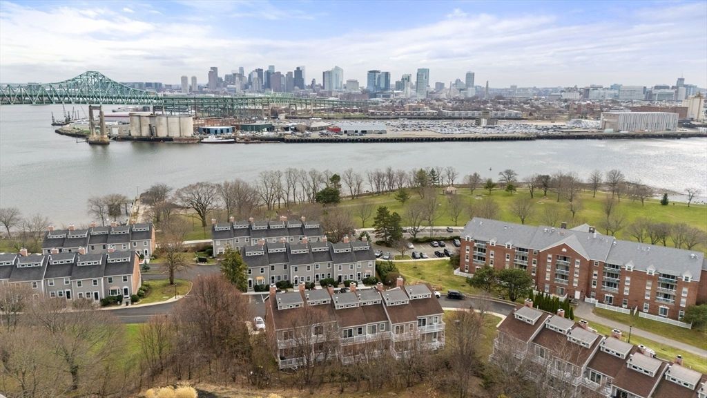 33 Breakwater Dr 33, Chelsea, MA 02150