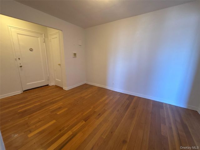 23 Schenck Avenue 2CE, Great Neck, NY 11021