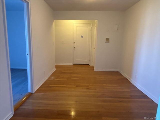 23 Schenck Avenue 2CE, Great Neck, NY 11021