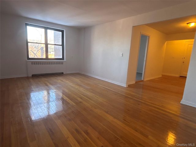 23 Schenck Avenue 2CE, Great Neck, NY 11021