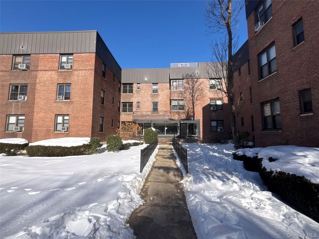 23 Schenck Avenue 2CE, Great Neck, NY 11021