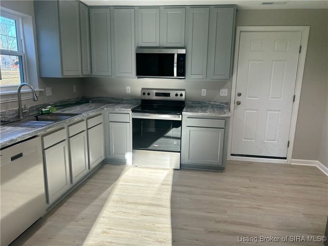 1140 Thompson Street, Charlestown, IN 47111