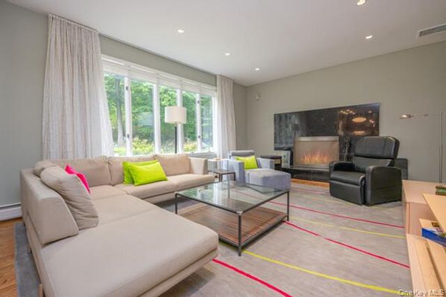19 W Gate Road, Suffern, NY 10901