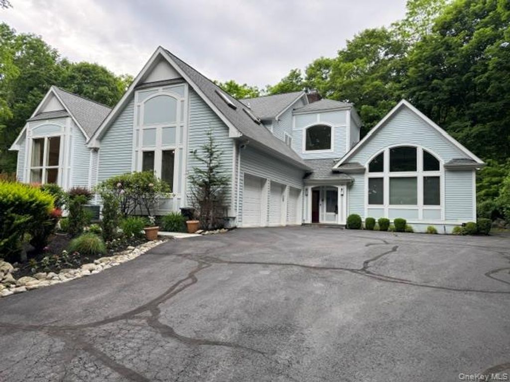 19 W Gate Road, Suffern, NY 10901