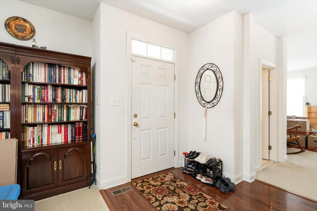 28 MALSBURY ST, ROBBINSVILLE, NJ 08691 — photo 4