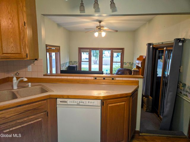 1008 Peter Road, Rotterdam, NY 12303