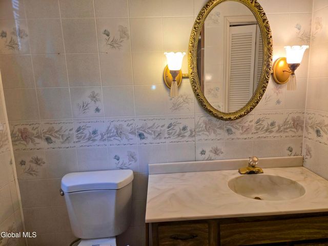 1008 Peter Road, Rotterdam, NY 12303