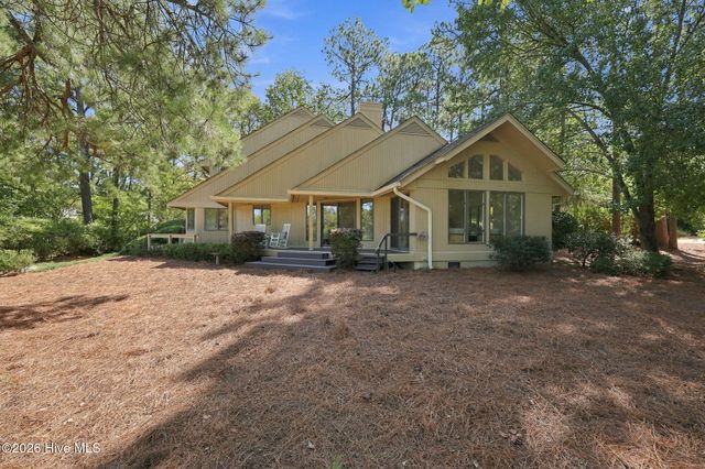 25 Lake Hills Road, Pinehurst, NC 28374