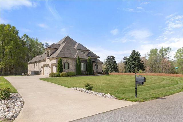6641 Linville Ridge Drive, Oak Ridge, NC 27310