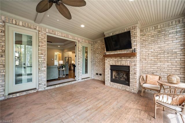 6641 Linville Ridge Drive, Oak Ridge, NC 27310