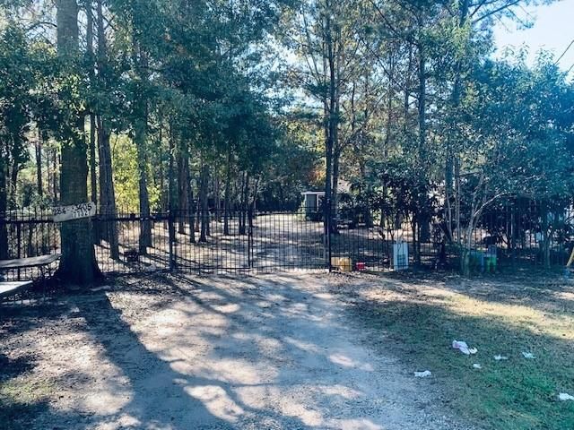 284 County Road 3405, Cleveland, TX 77327