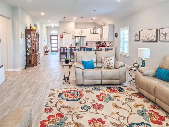 1325 Palomino Trail, Angleton, TX 77515