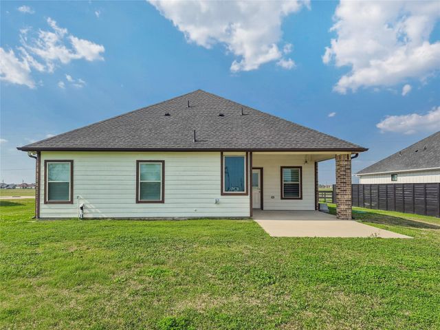 1325 Palomino Trail, Angleton, TX 77515