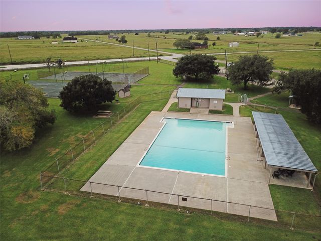 1325 Palomino Trail, Angleton, TX 77515