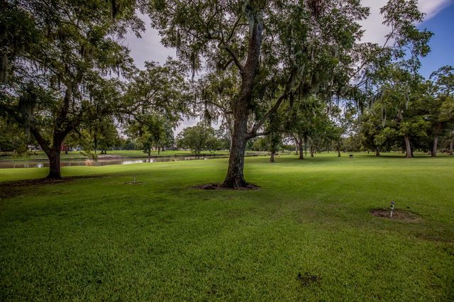 1325 Palomino Trail, Angleton, TX 77515