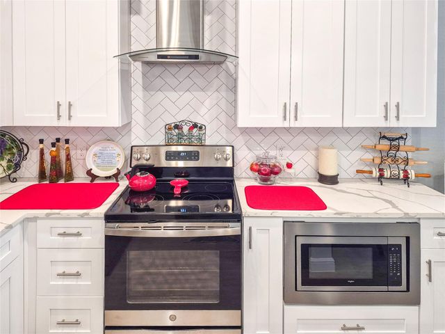 1325 Palomino Trail, Angleton, TX 77515