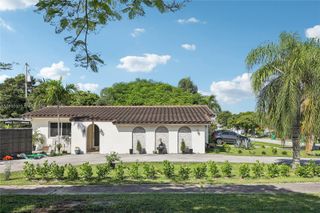 8800 SW 42nd St, Miami, FL 33165