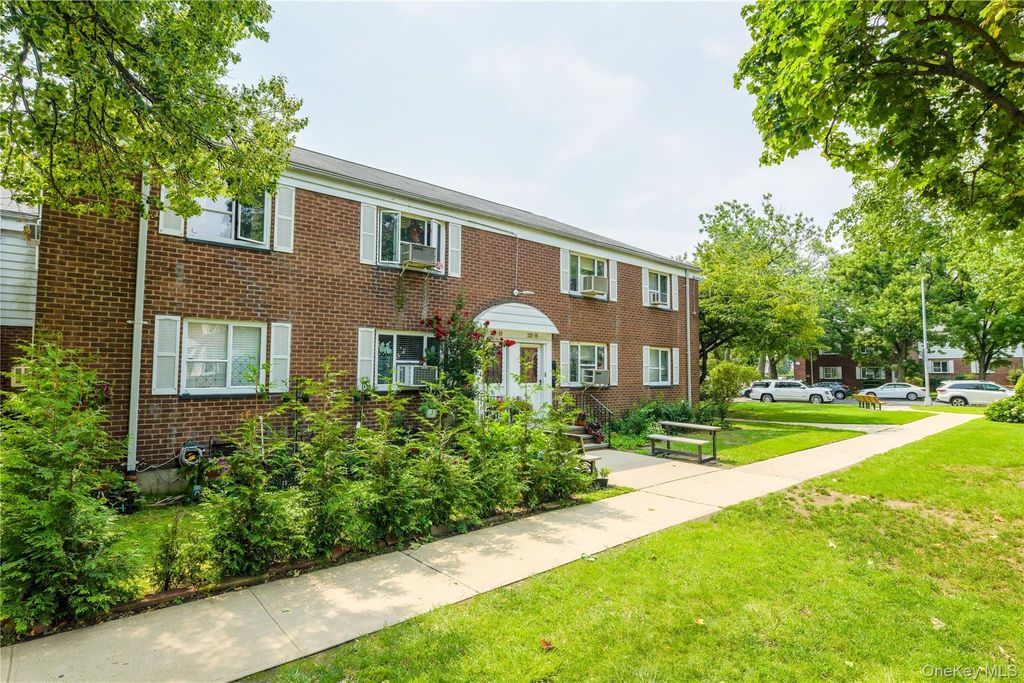 225-35 88 Avenue 42-9, Queens Village, NY 11427