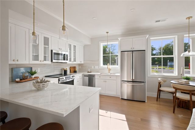 67 Queen Street 2B, East Greenwich, RI 02818