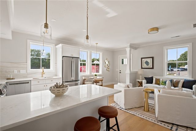 67 Queen Street 2B, East Greenwich, RI 02818