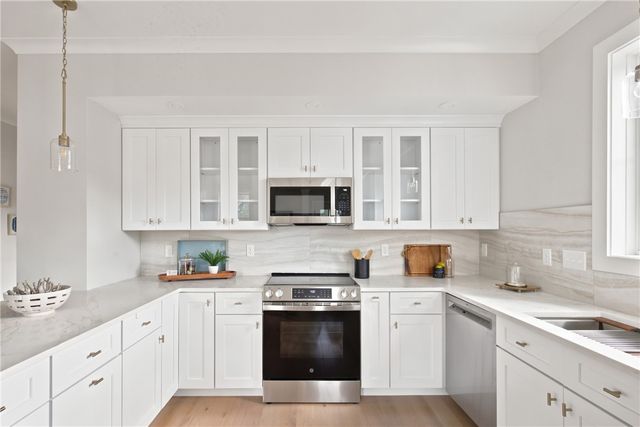 67 Queen Street 2B, East Greenwich, RI 02818