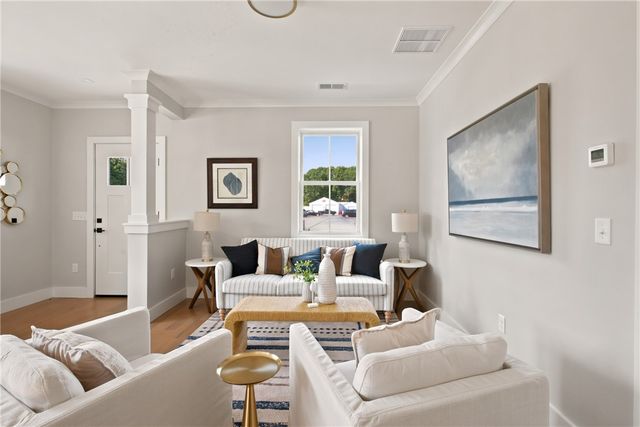 67 Queen Street 2B, East Greenwich, RI 02818