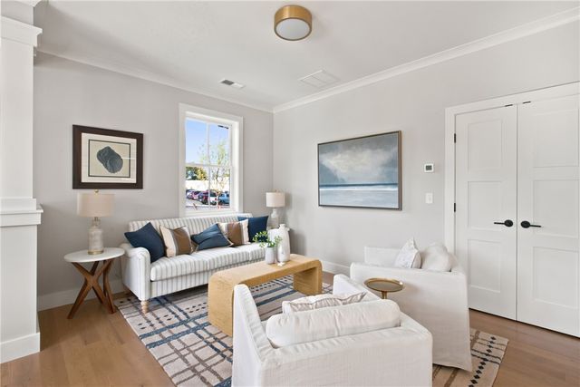 67 Queen Street 2B, East Greenwich, RI 02818