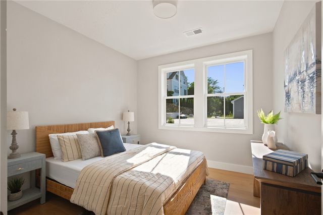 67 Queen Street 2B, East Greenwich, RI 02818