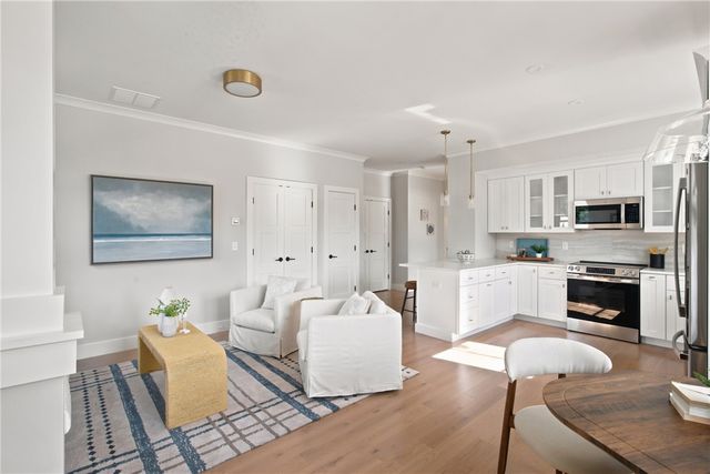 67 Queen Street 2B, East Greenwich, RI 02818