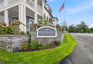 67 Queen Street 2B, East Greenwich, RI 02818