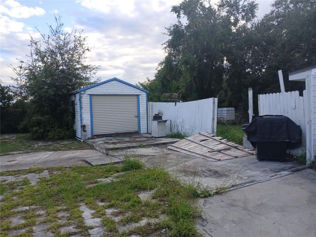 500 W WOODWARD AVENUE, Eustis, FL 32726