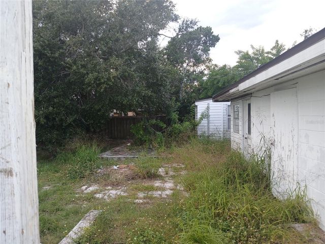 500 W WOODWARD AVENUE, Eustis, FL 32726