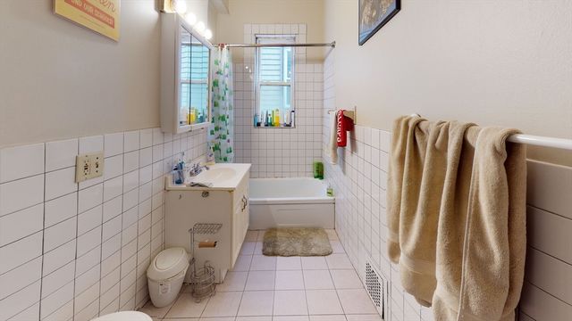 8 Olmstead St 1, Boston, MA 02130