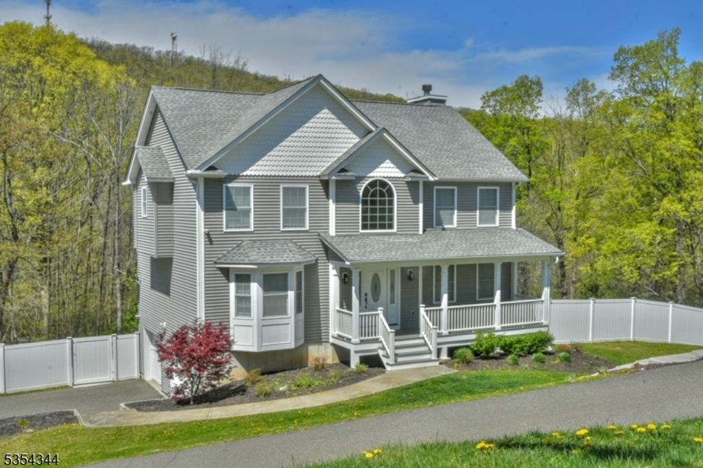 3 Susan Valley Ter, Vernon Twp., NJ 07462