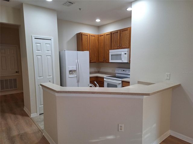 3709 PARKRIDGE CIRCLE 7-204, Sarasota, FL 34243