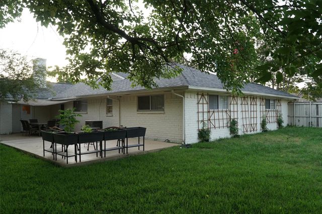 10207 Carry Back Circle, Dallas, TX 75229