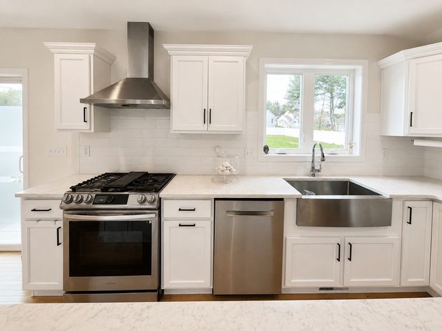 52 Oldfield Rd, Bridgewater, MA 02324