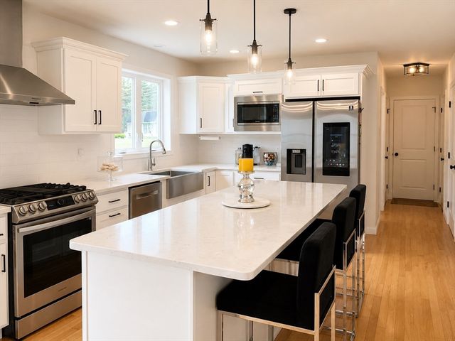 52 Oldfield Rd, Bridgewater, MA 02324