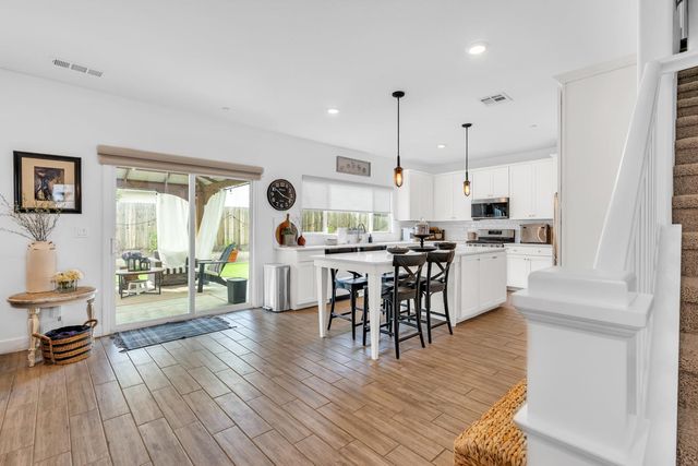 860 Blue Oak Lane W, Madera, CA 93636