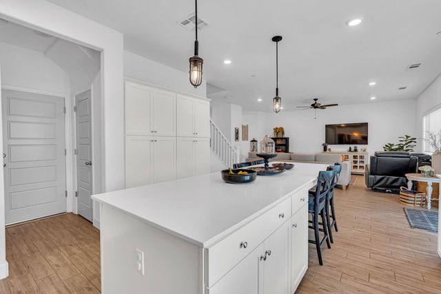 860 Blue Oak Lane W, Madera, CA 93636