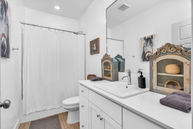 860 Blue Oak Lane W, Madera, CA 93636