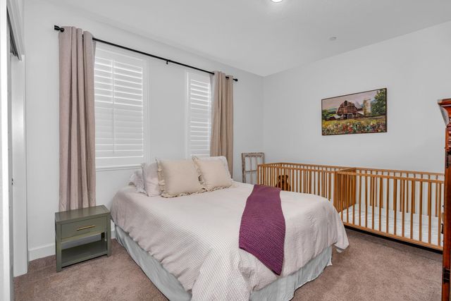 860 Blue Oak Lane W, Madera, CA 93636