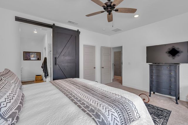 860 Blue Oak Lane W, Madera, CA 93636