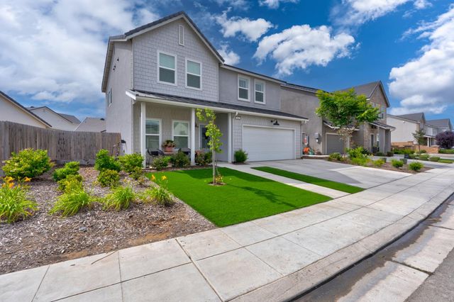 860 Blue Oak Lane W, Madera, CA 93636