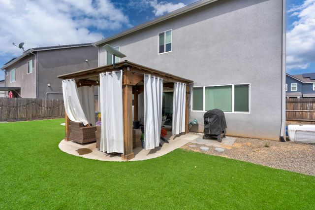 860 Blue Oak Lane W, Madera, CA 93636