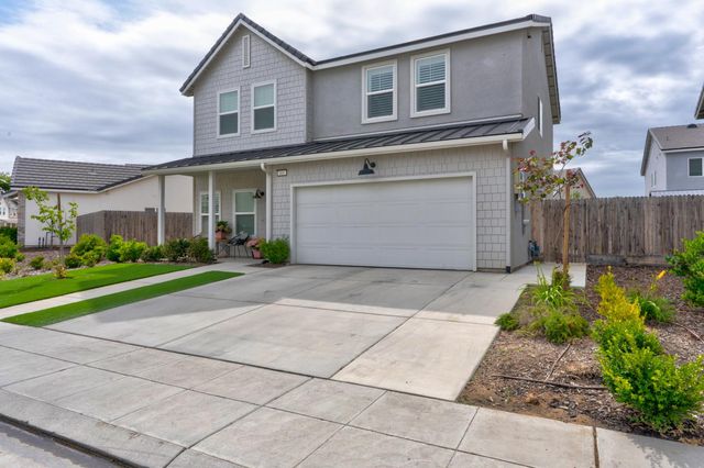 860 Blue Oak Lane W, Madera, CA 93636