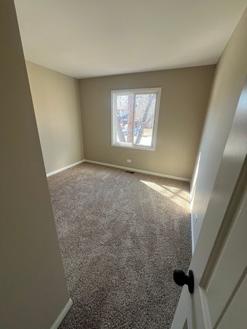 527 N Lyle Avenue, Elgin, IL 60123