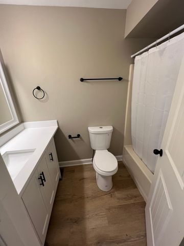 527 N Lyle Avenue, Elgin, IL 60123