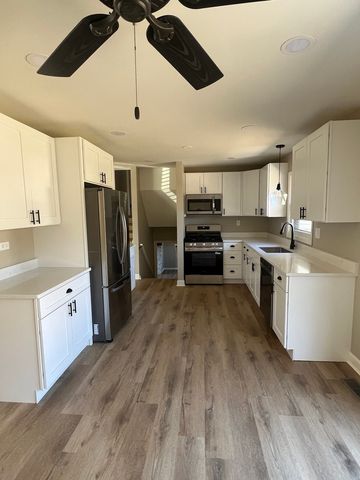 527 N Lyle Avenue, Elgin, IL 60123