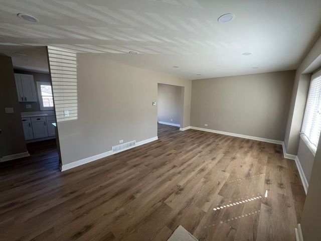 527 N Lyle Avenue, Elgin, IL 60123